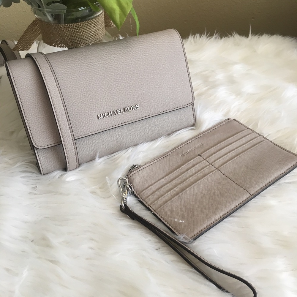 Last one✨Michael Kors 3 in 1 Crossbody Bag clutch - Picture 1 of 8